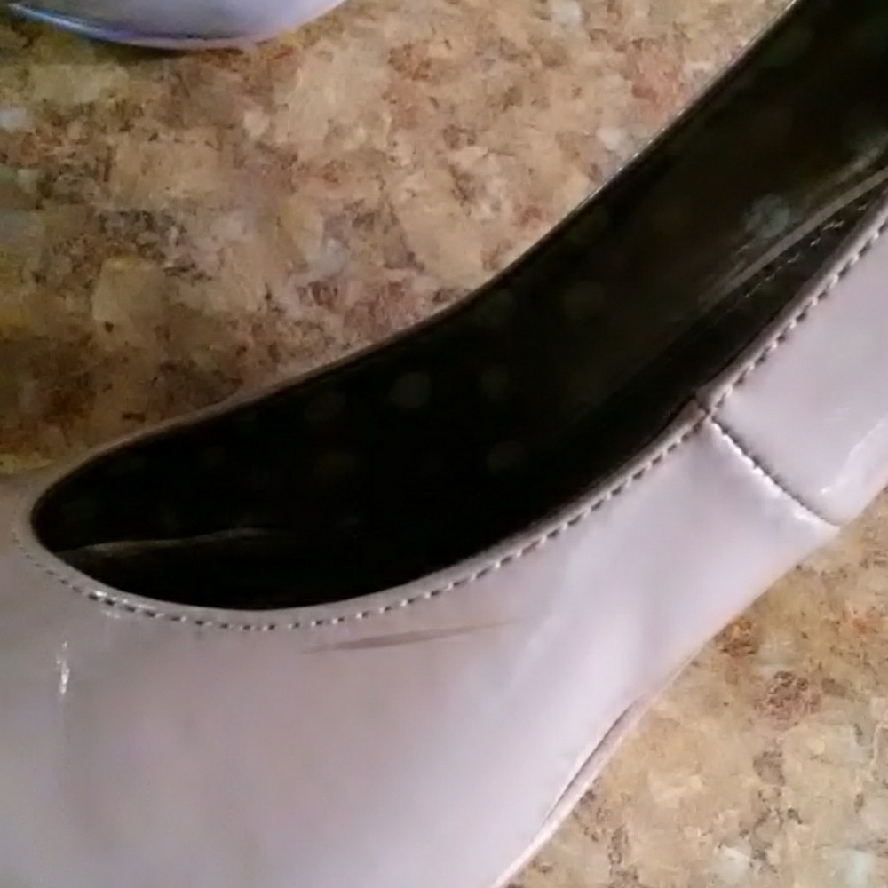 Women's Fergalicious Nude Heels - Picture 8 of 8